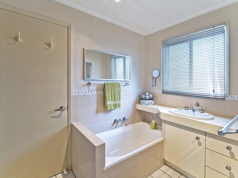 1/22 Maiala Cl, Paradise Point QLD 4216