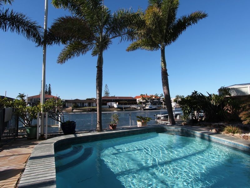 28 Bulolo Avenue, Runaway Bay QLD 4216