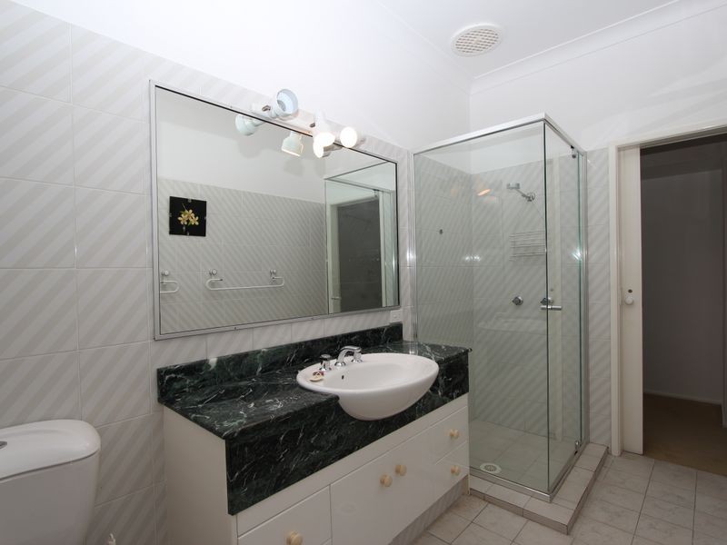 28 Bulolo Avenue, Runaway Bay QLD 4216