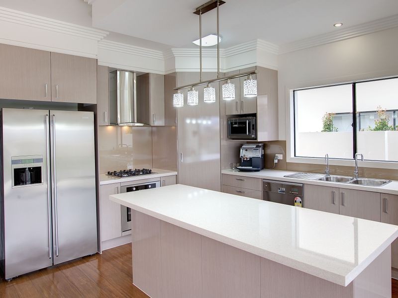 7 Harbourvue Court, Helensvale QLD 4212