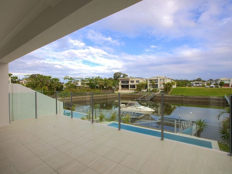 7 Harbourvue Court, Helensvale QLD 4212