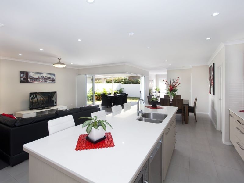 Hope Island QLD 4212