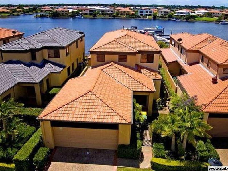 515 Oyster Cove Promenade, Helensvale QLD 4212