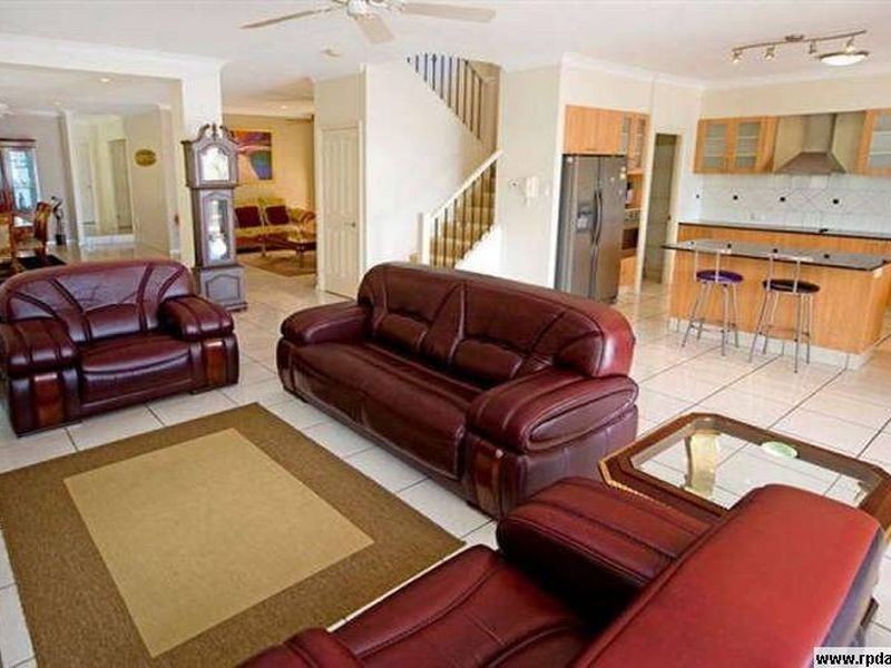 515 Oyster Cove Promenade, Helensvale QLD 4212