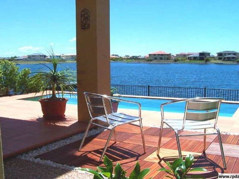515 Oyster Cove Promenade, Helensvale QLD 4212