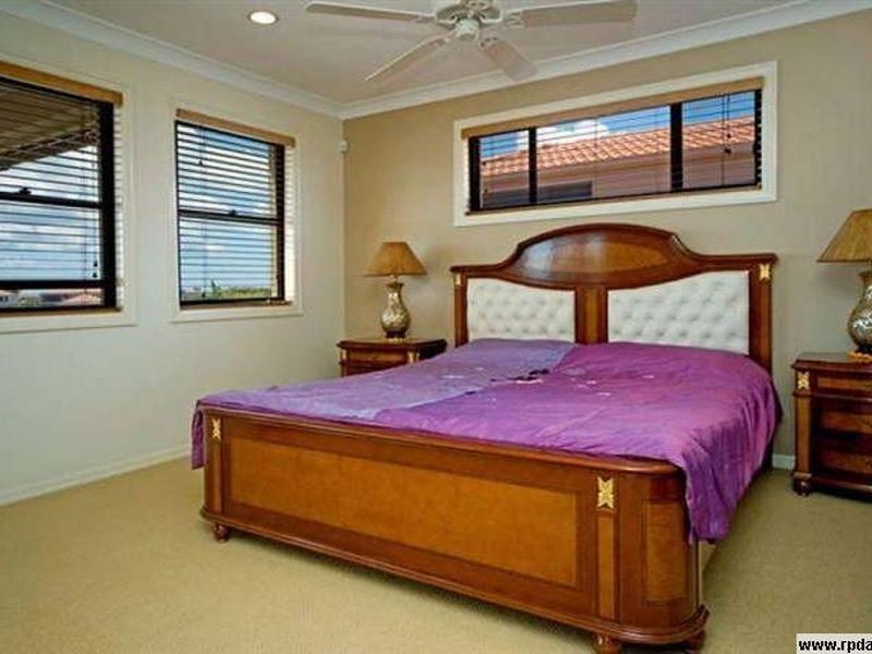 515 Oyster Cove Promenade, Helensvale QLD 4212