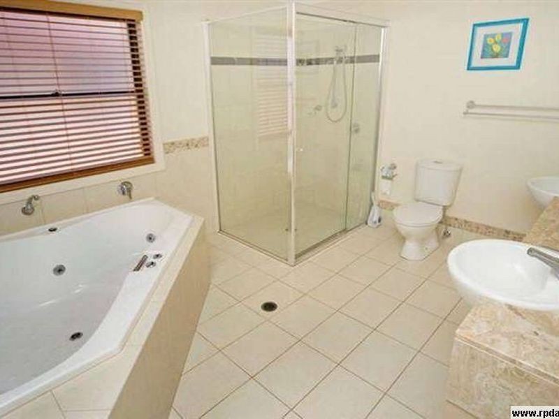 515 Oyster Cove Promenade, Helensvale QLD 4212