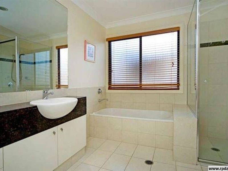 515 Oyster Cove Promenade, Helensvale QLD 4212