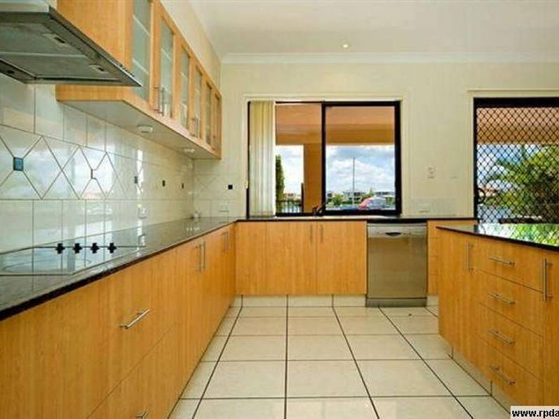 515 Oyster Cove Promenade, Helensvale QLD 4212