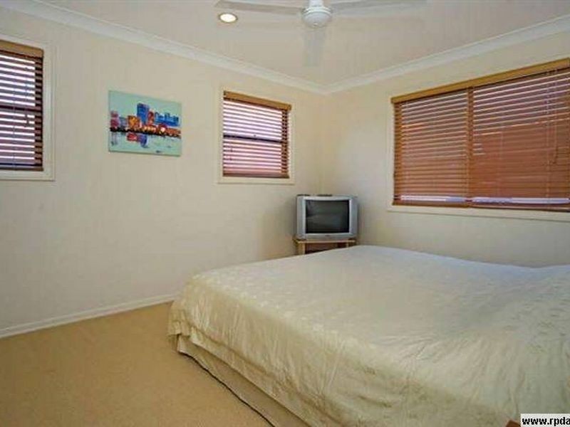 515 Oyster Cove Promenade, Helensvale QLD 4212