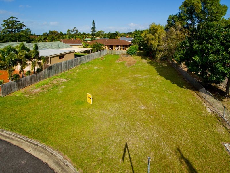 18 Robin Avenue, Paradise Point QLD 4216