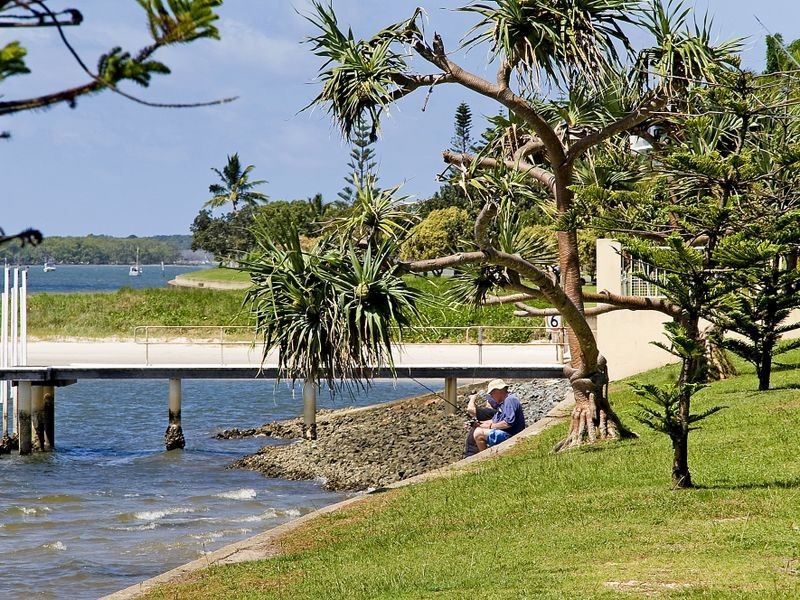 9/9 Errol Ave, Paradise Point QLD 4216