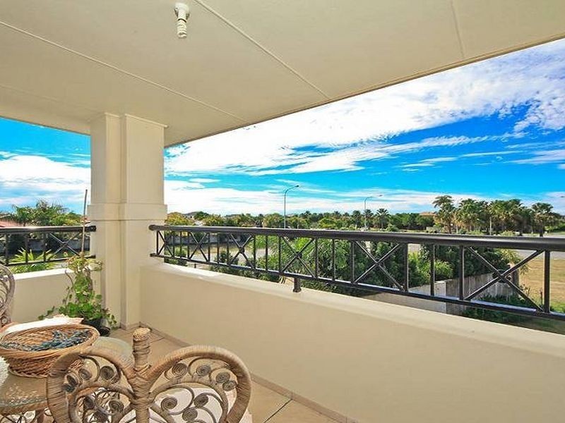 1 Ben Dalley Drive, Helensvale QLD 4212