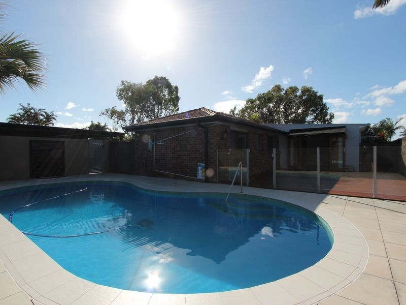 19 Lakefield Crescent, Paradise Point QLD 4216