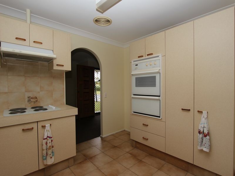 19 Lakefield Crescent, Paradise Point QLD 4216