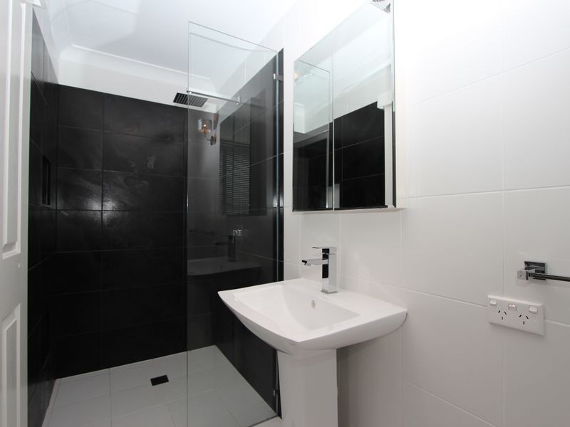 19 Lakefield Crescent, Paradise Point QLD 4216