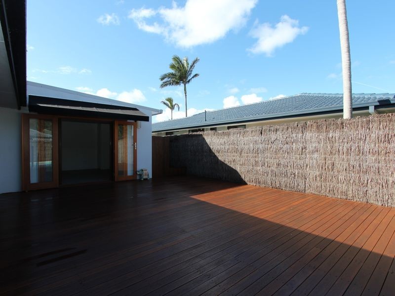 19 Lakefield Crescent, Paradise Point QLD 4216