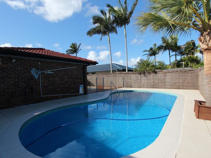 19 Lakefield Crescent, Paradise Point QLD 4216