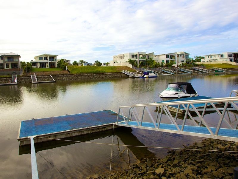 34 Riverlinks Boulevard, Helensvale QLD 4212
