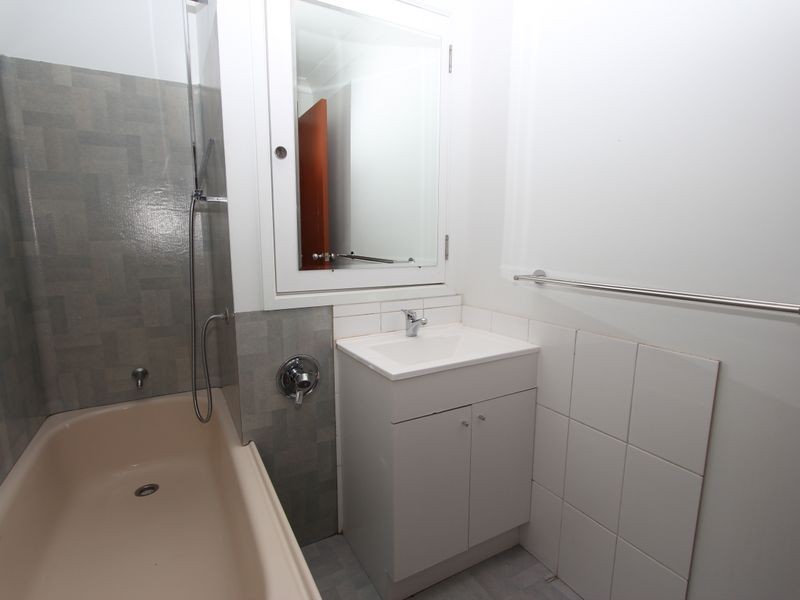 24 Milton Avenue, Paradise Point QLD 4216