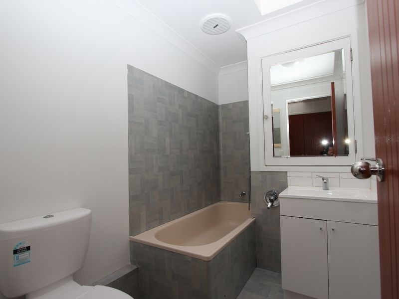 24 Milton Avenue, Paradise Point QLD 4216