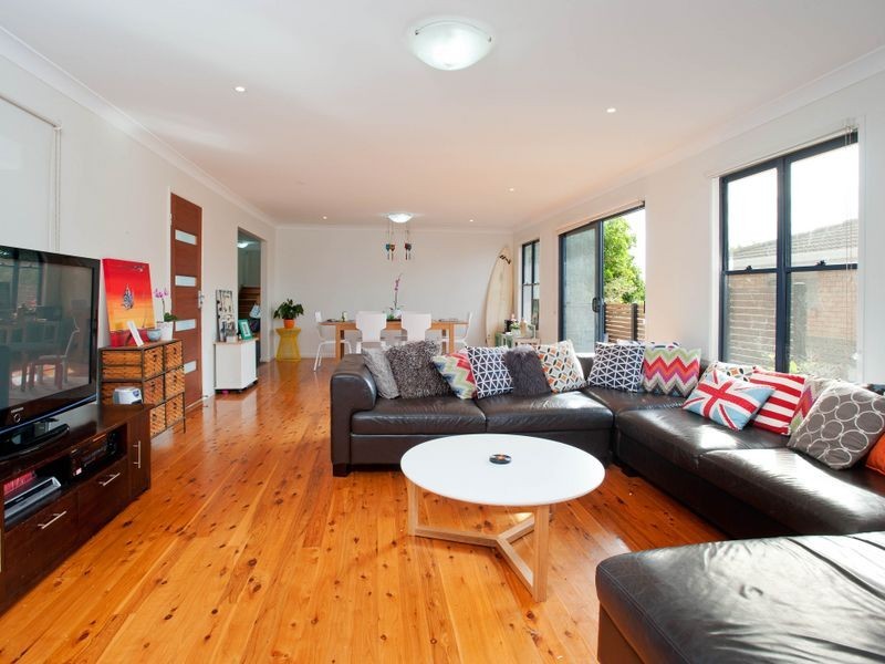 4 Thrush Avenue, Paradise Point QLD 4216