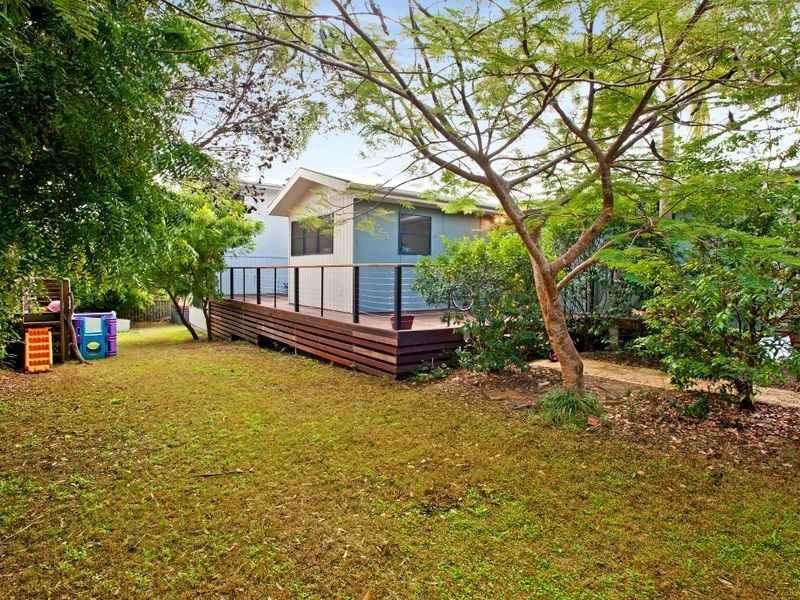 4 Thrush Avenue, Paradise Point QLD 4216