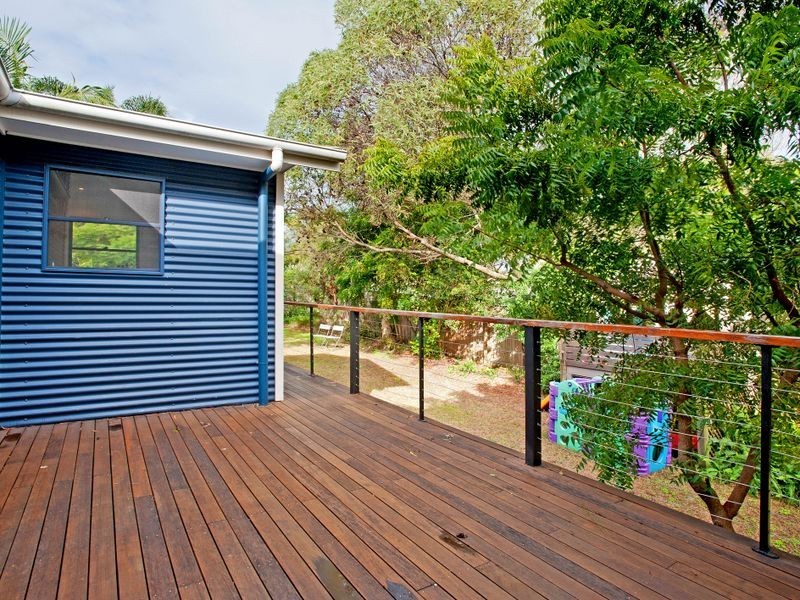 4 Thrush Avenue, Paradise Point QLD 4216