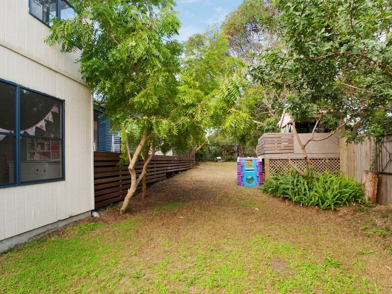 4 Thrush Avenue, Paradise Point QLD 4216