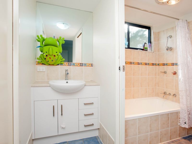 4 Thrush Avenue, Paradise Point QLD 4216