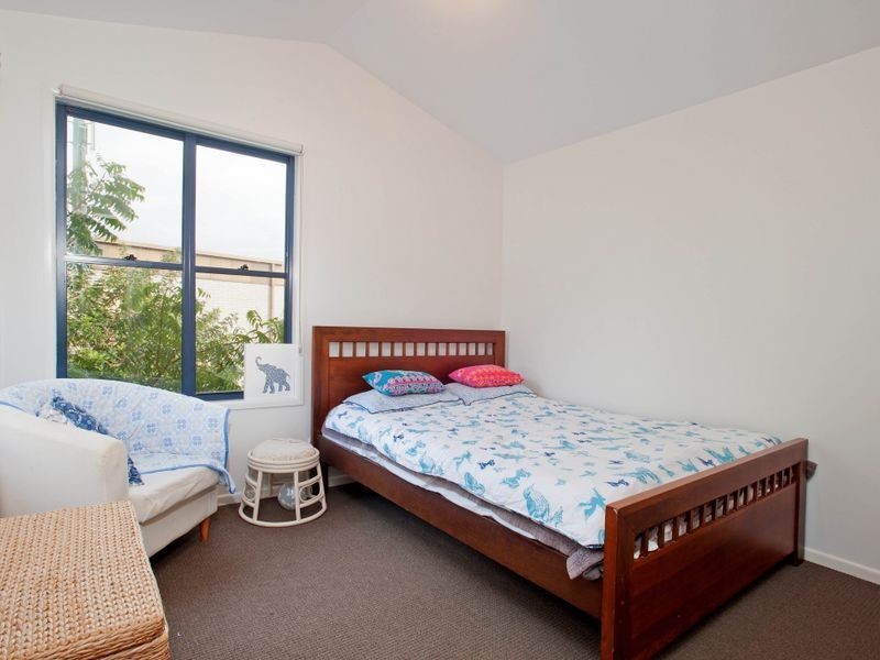 4 Thrush Avenue, Paradise Point QLD 4216