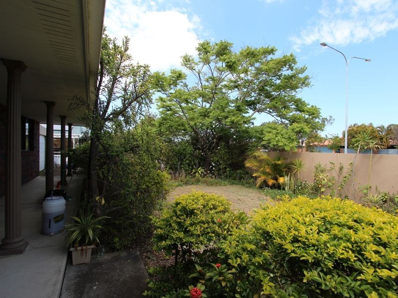 77 Oxley Drive, Paradise Point QLD 4216