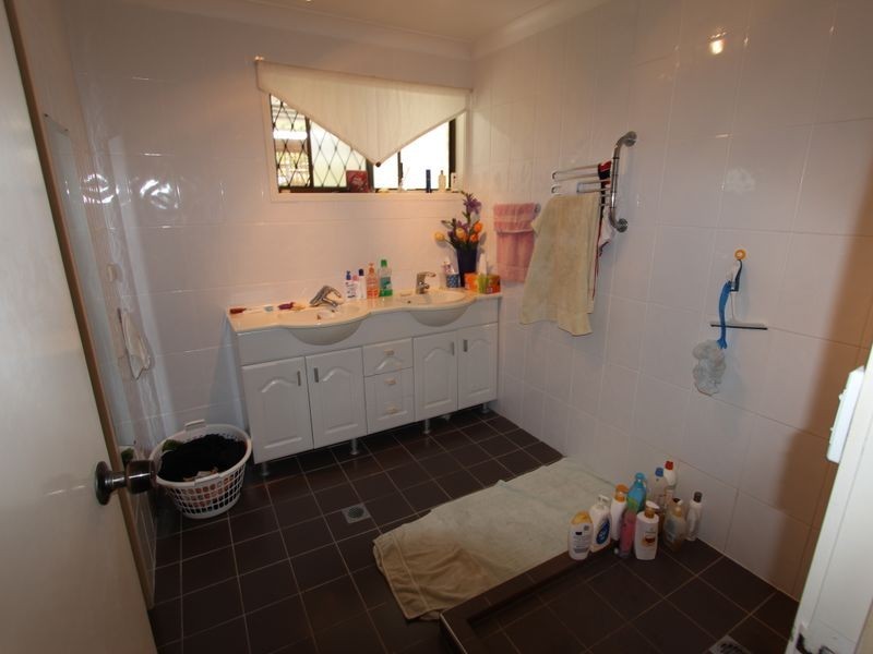 77 Oxley Drive, Paradise Point QLD 4216