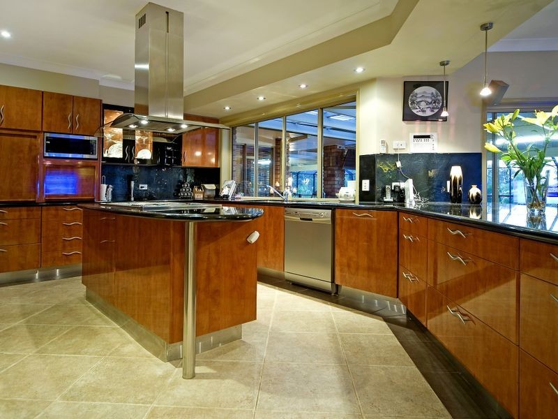 9 Riverdowns Crescent, Helensvale QLD 4212