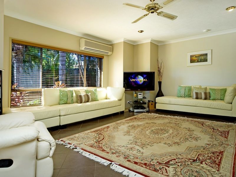 9 Riverdowns Crescent, Helensvale QLD 4212