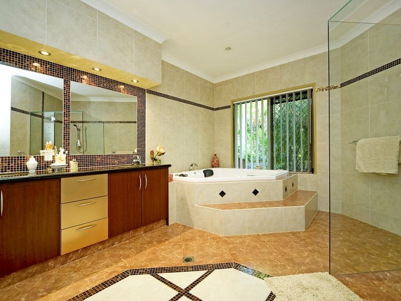 9 Riverdowns Crescent, Helensvale QLD 4212