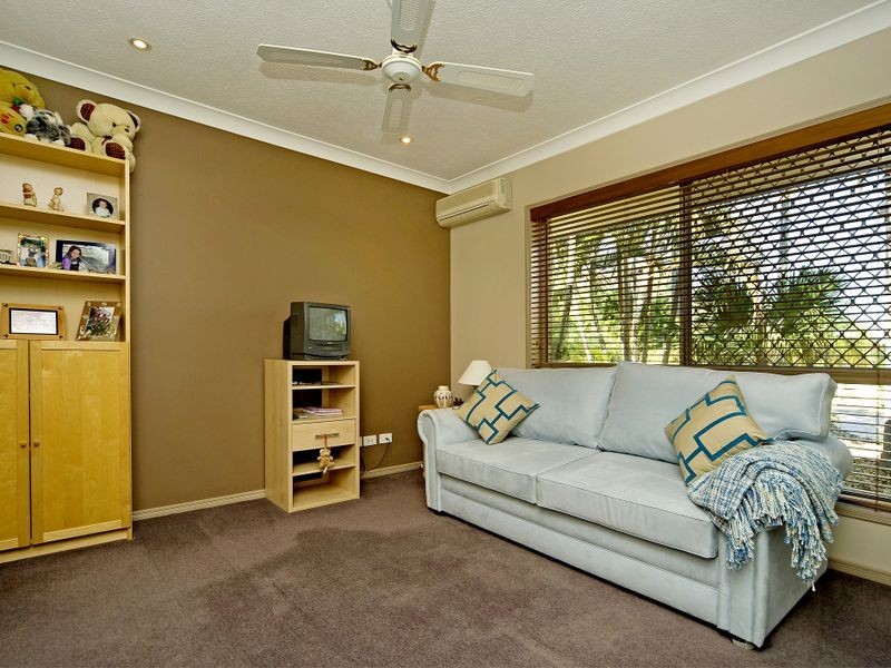 9 Riverdowns Crescent, Helensvale QLD 4212
