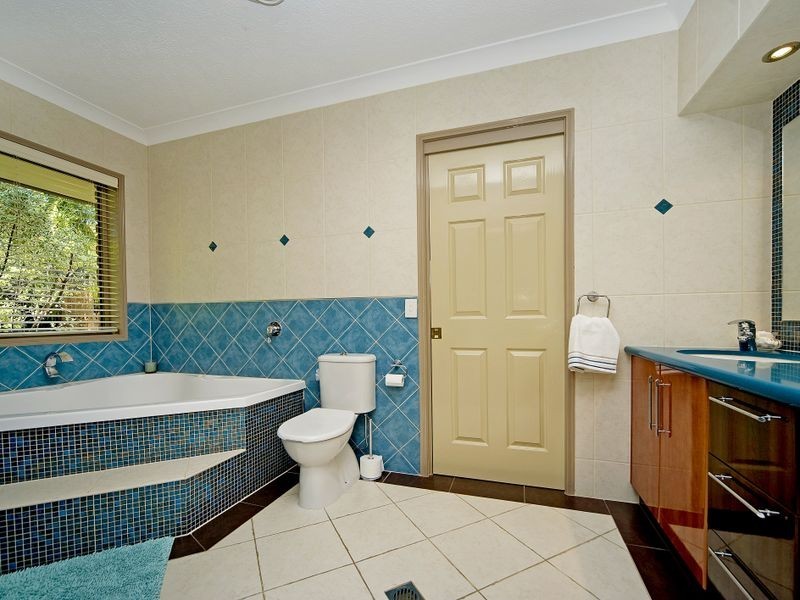 9 Riverdowns Crescent, Helensvale QLD 4212