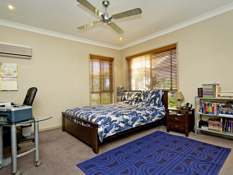 9 Riverdowns Crescent, Helensvale QLD 4212