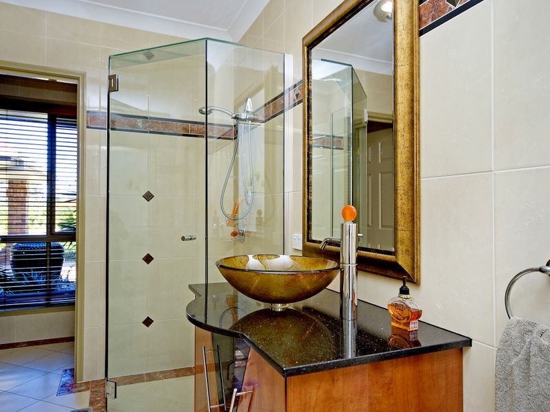 9 Riverdowns Crescent, Helensvale QLD 4212