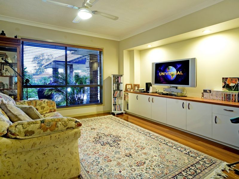 9 Riverdowns Crescent, Helensvale QLD 4212