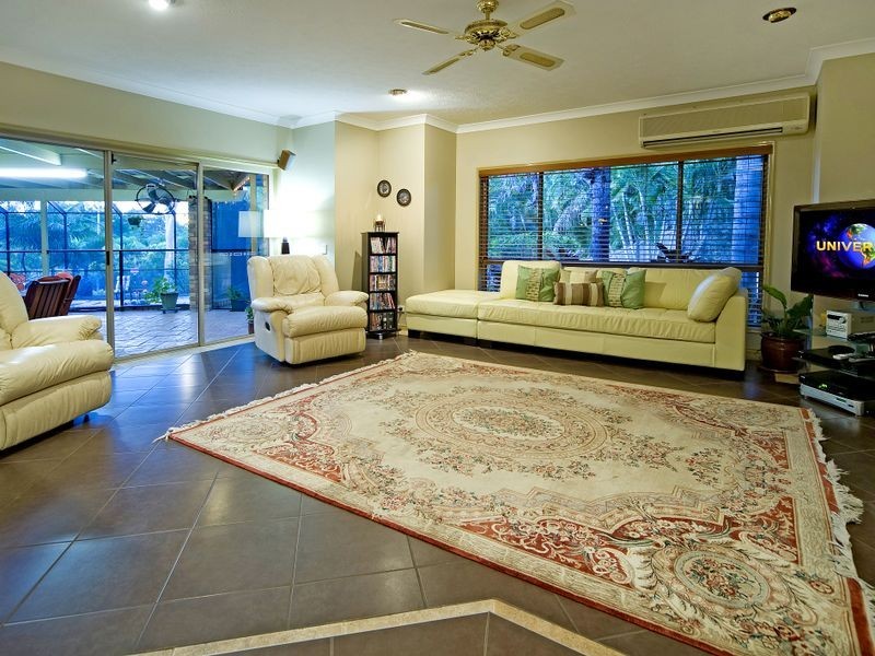 9 Riverdowns Crescent, Helensvale QLD 4212