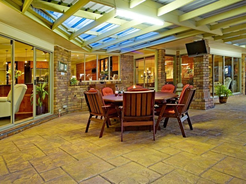 9 Riverdowns Crescent, Helensvale QLD 4212