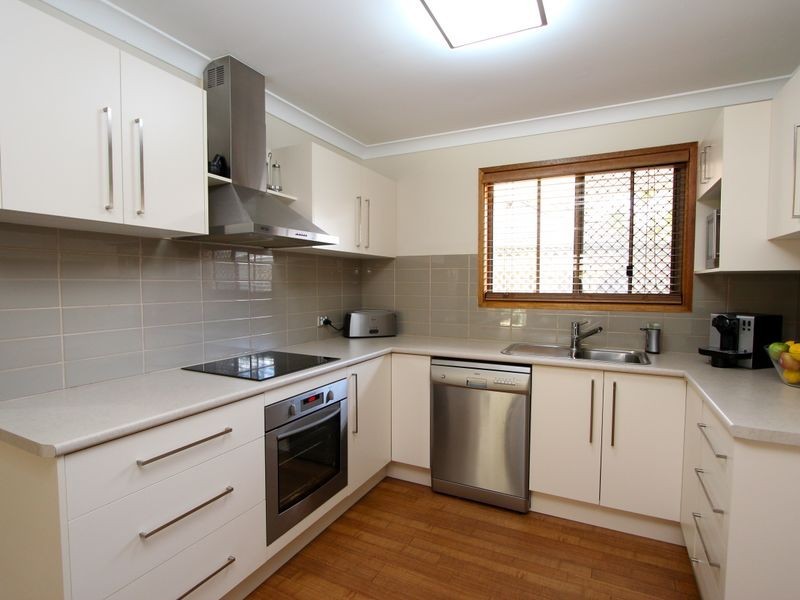 2/24 Eurimbula Court, Paradise Point QLD 4216