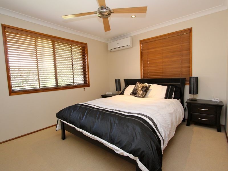 2/24 Eurimbula Court, Paradise Point QLD 4216
