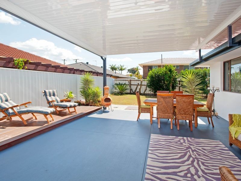 13 Robin Avenue, Paradise Point QLD 4216