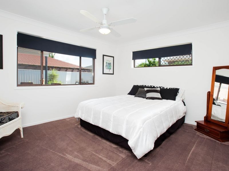 13 Robin Avenue, Paradise Point QLD 4216