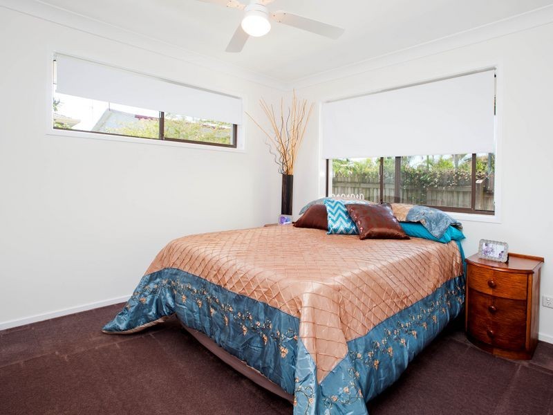 13 Robin Avenue, Paradise Point QLD 4216