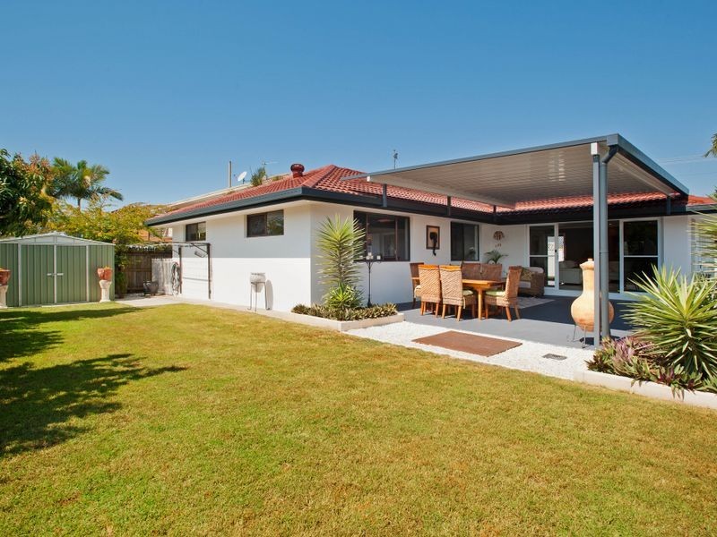 13 Robin Avenue, Paradise Point QLD 4216