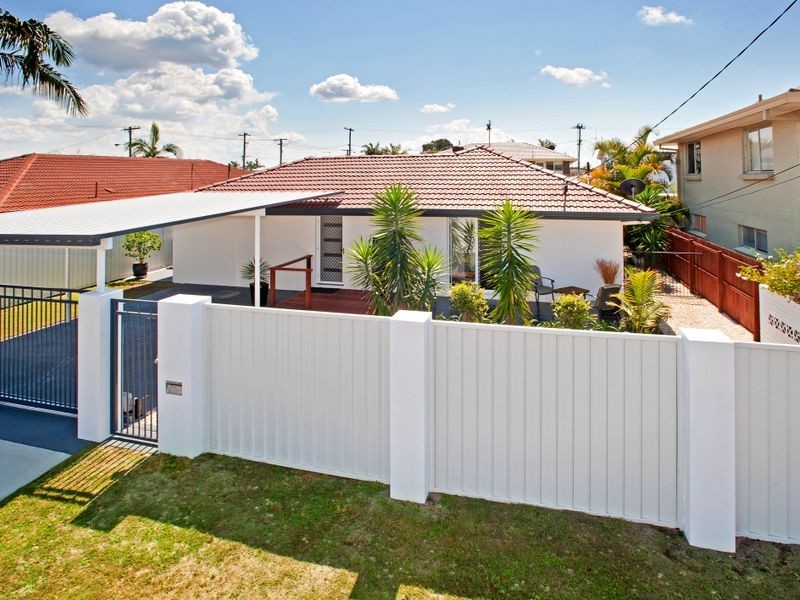 13 Robin Avenue, Paradise Point QLD 4216